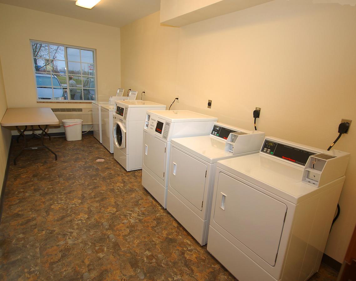 White House Suites Plainfield Bagian luar foto